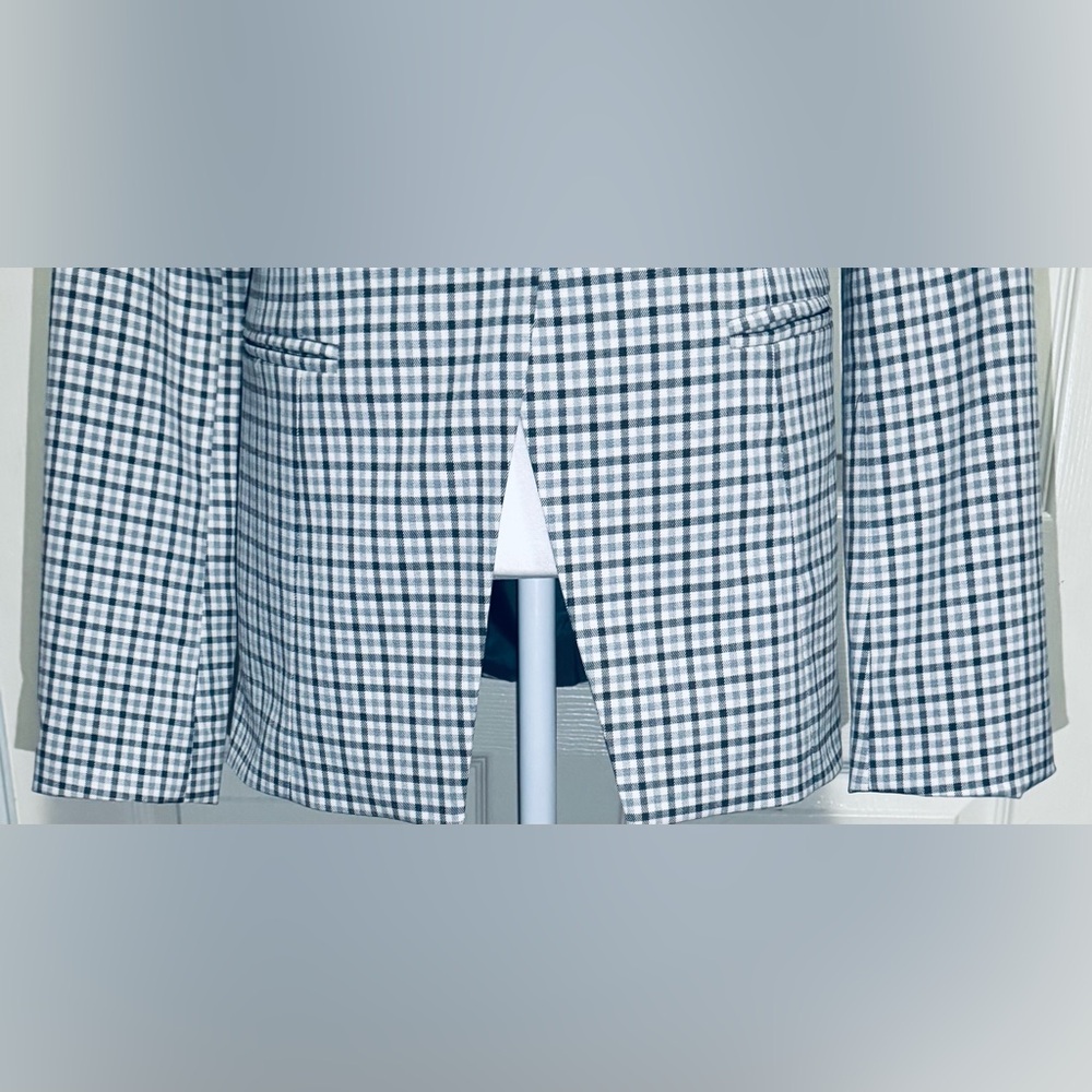 Rachel Zoe Gray and White Checkered Women’s Blazer
Size Medium. NWT - Picture 7 of 13